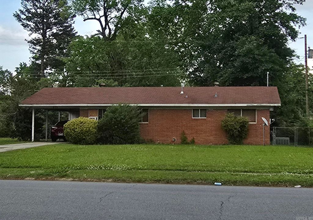 2711 S Bay Street, Pine Bluff, AR 71603