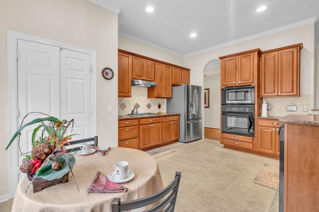 44 Windsor Bridge Drive, Conroe, TX 77384