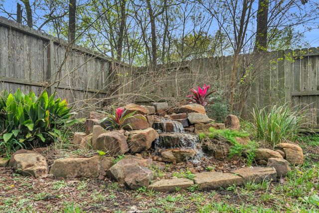 44 Windsor Bridge Drive, Conroe, TX 77384