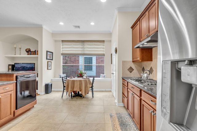 44 Windsor Bridge Drive, Conroe, TX 77384