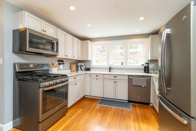 49 Brookside Rd, Braintree, MA 02184