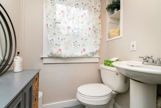 49 Brookside Rd, Braintree, MA 02184