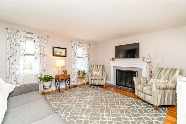 49 Brookside Rd, Braintree, MA 02184