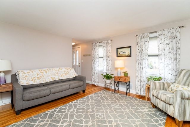 49 Brookside Rd, Braintree, MA 02184