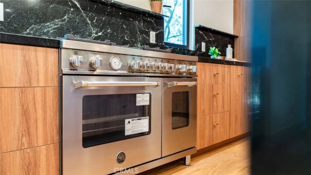 11911 Hartsook, Valley Village, CA 91607