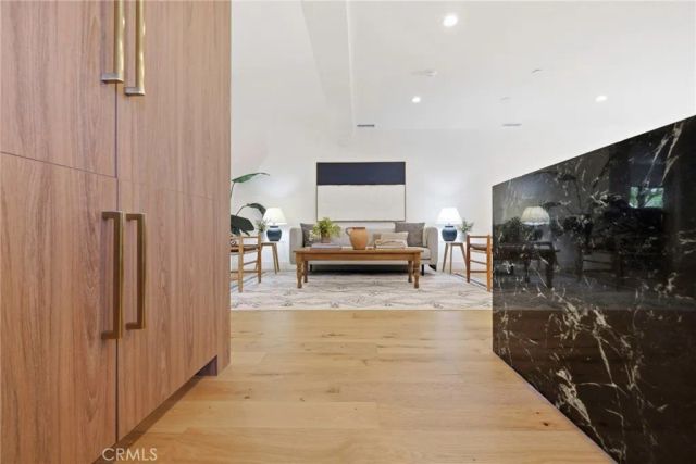 11911 Hartsook, Valley Village, CA 91607