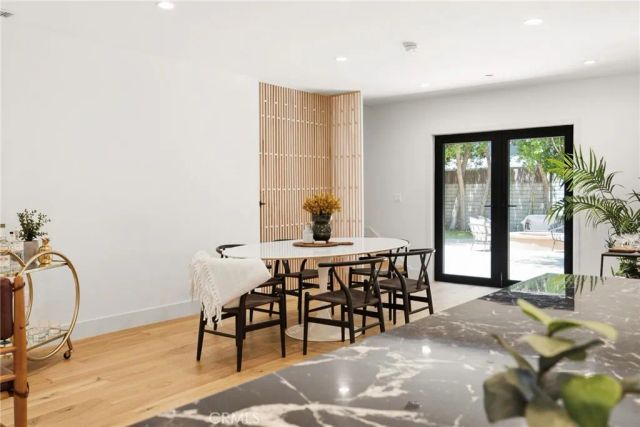 11911 Hartsook, Valley Village, CA 91607