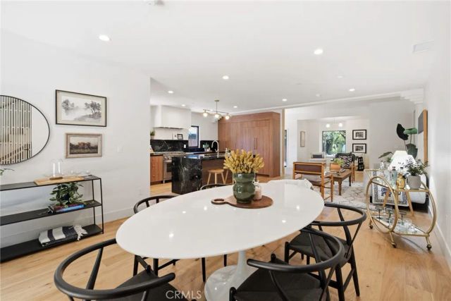 11911 Hartsook, Valley Village, CA 91607