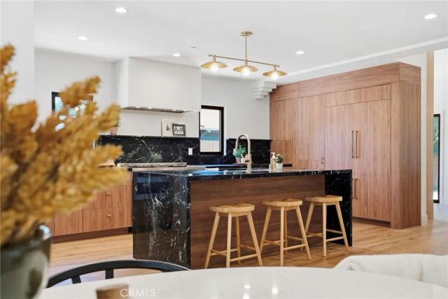 11911 Hartsook, Valley Village, CA 91607
