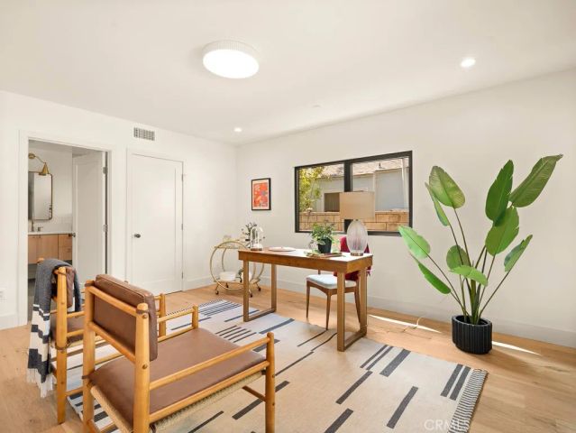 11911 Hartsook, Valley Village, CA 91607