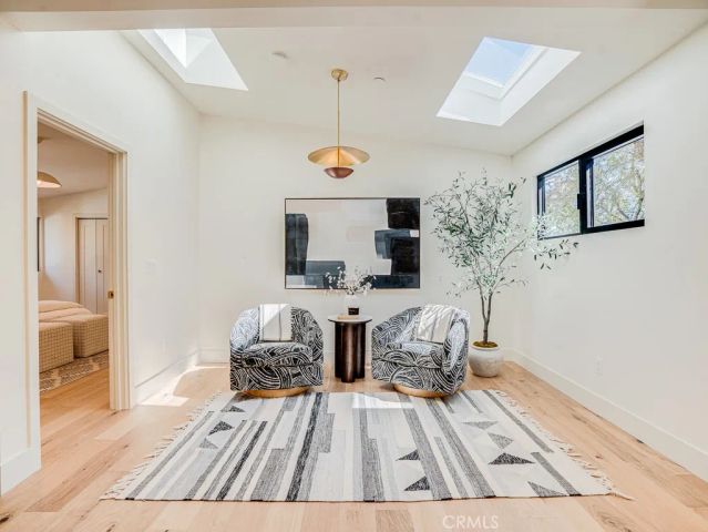 11911 Hartsook, Valley Village, CA 91607