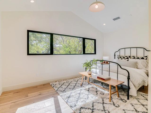 11911 Hartsook, Valley Village, CA 91607