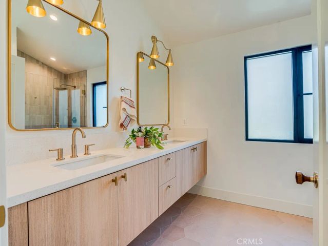 11911 Hartsook, Valley Village, CA 91607