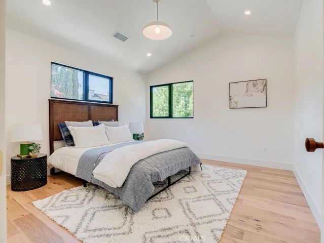 11911 Hartsook, Valley Village, CA 91607