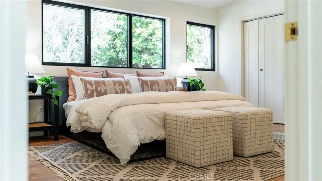11911 Hartsook, Valley Village, CA 91607