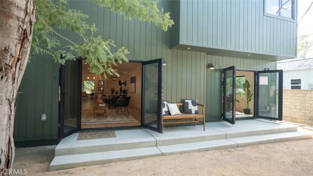11911 Hartsook, Valley Village, CA 91607