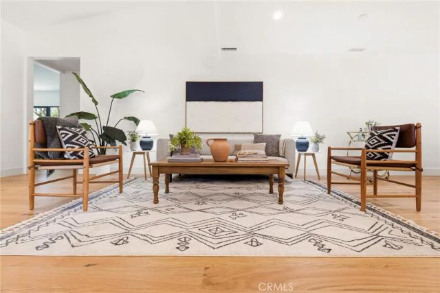 11911 Hartsook, Valley Village, CA 91607