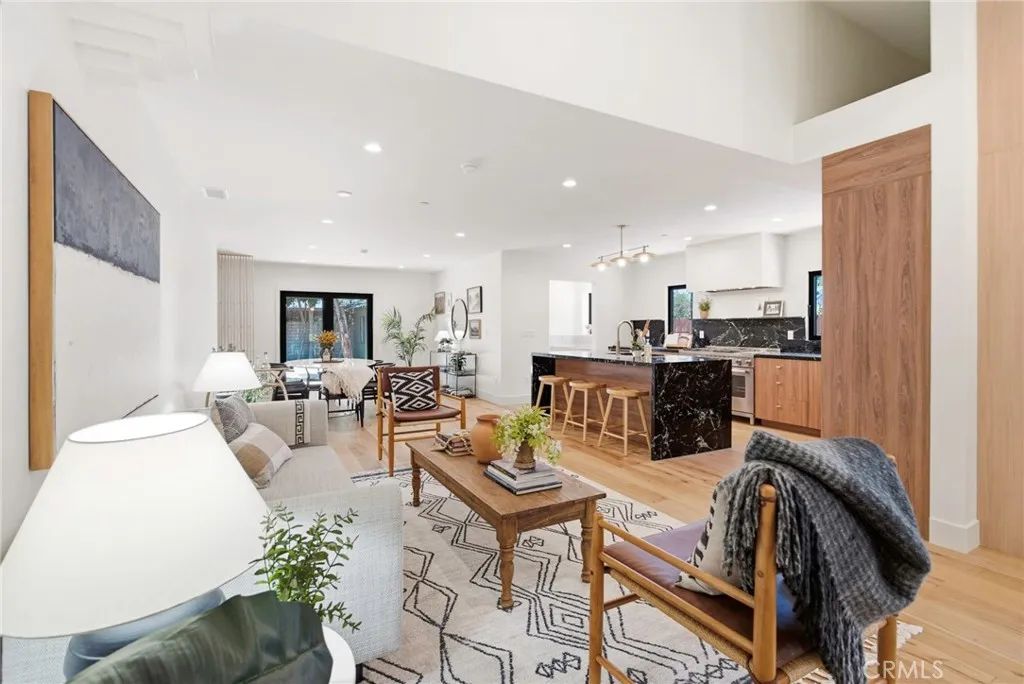 11911 Hartsook, Valley Village, CA 91607