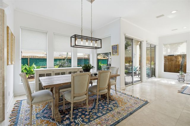 320 Harborside Circle, Kemah, TX 77565