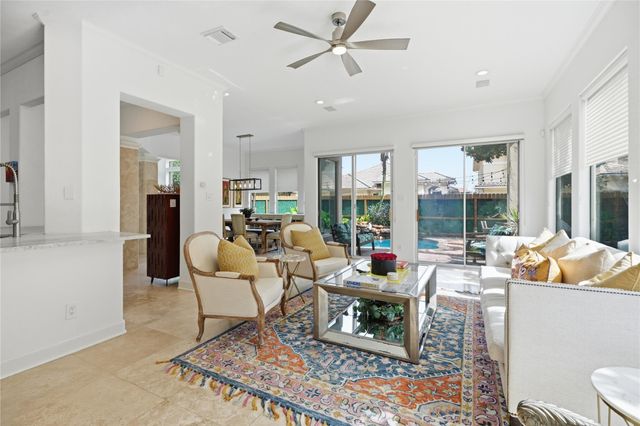320 Harborside Circle, Kemah, TX 77565