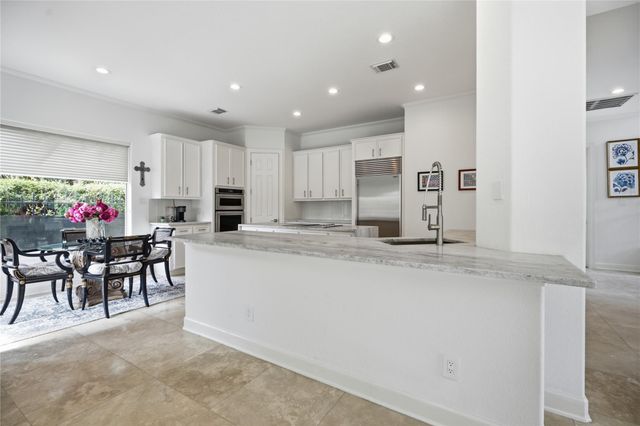 320 Harborside Circle, Kemah, TX 77565
