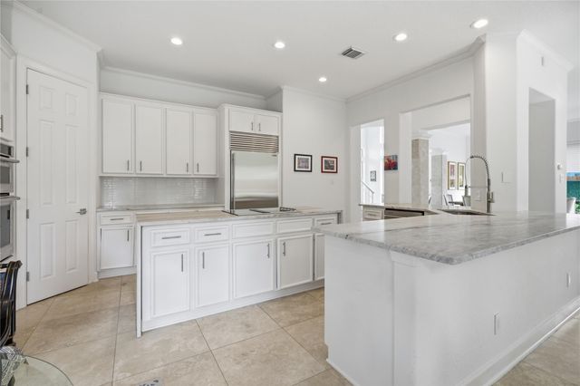 320 Harborside Circle, Kemah, TX 77565