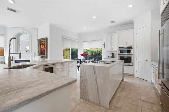 320 Harborside Circle, Kemah, TX 77565