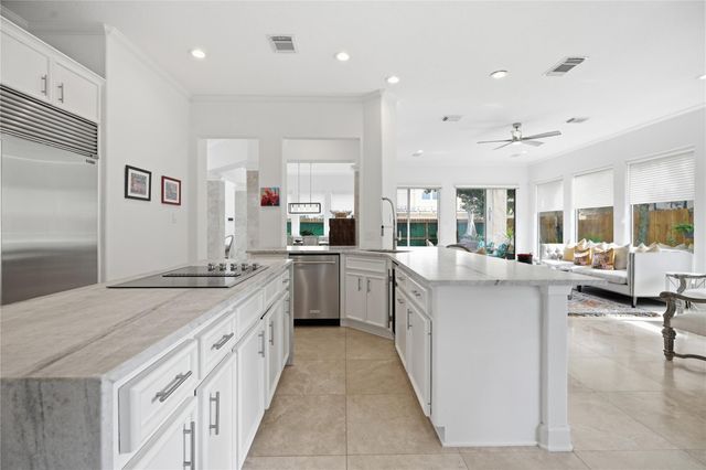 320 Harborside Circle, Kemah, TX 77565
