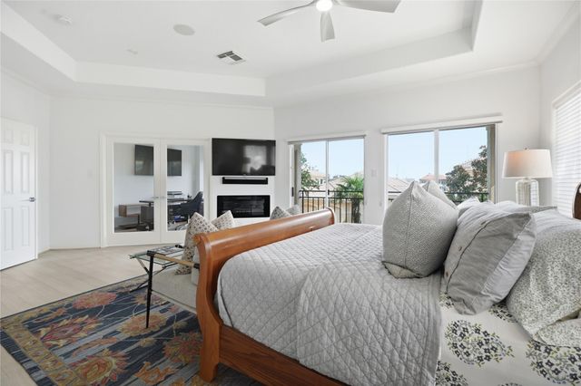 320 Harborside Circle, Kemah, TX 77565