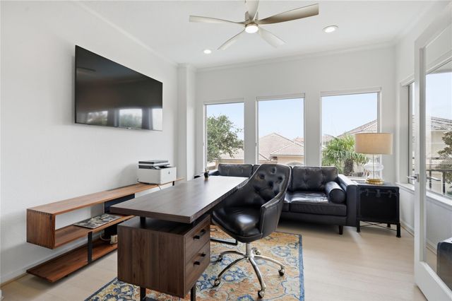 320 Harborside Circle, Kemah, TX 77565