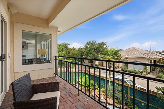 320 Harborside Circle, Kemah, TX 77565