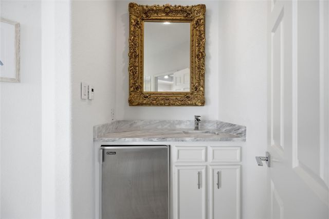 320 Harborside Circle, Kemah, TX 77565