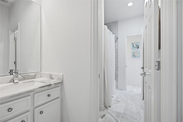 320 Harborside Circle, Kemah, TX 77565