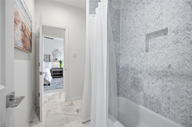 320 Harborside Circle, Kemah, TX 77565