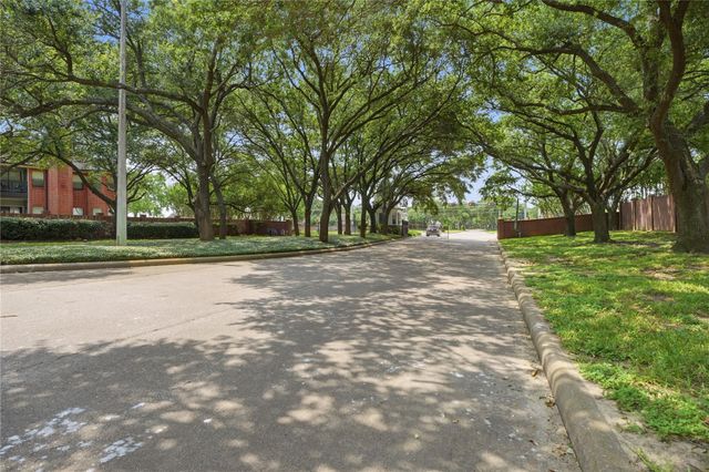 320 Harborside Circle, Kemah, TX 77565