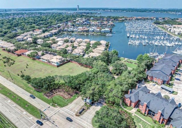 320 Harborside Circle, Kemah, TX 77565