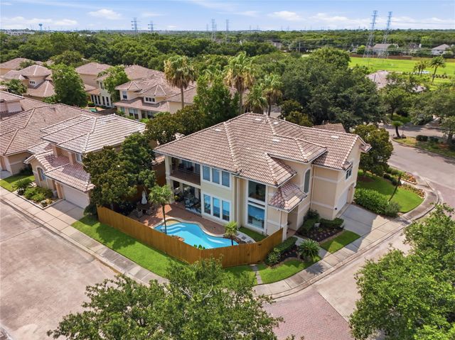 320 Harborside Circle, Kemah, TX 77565