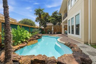 320 Harborside Circle, Kemah, TX 77565