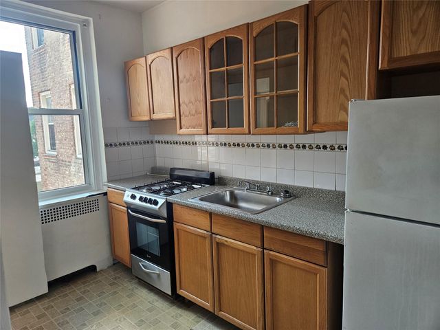 7215 37th Avenue 3H, Jackson Heights, NY 11372