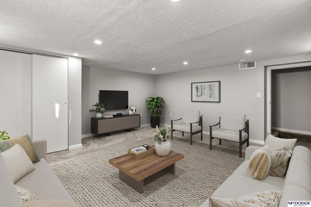 4811 Pratt Street, Omaha, NE 68104