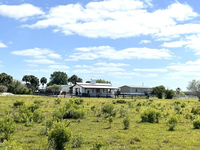 8121 NW 58th Lane, Okeechobee, FL 34972