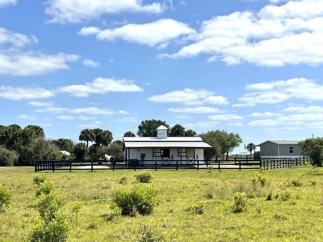 8121 NW 58th Lane, Okeechobee, FL 34972