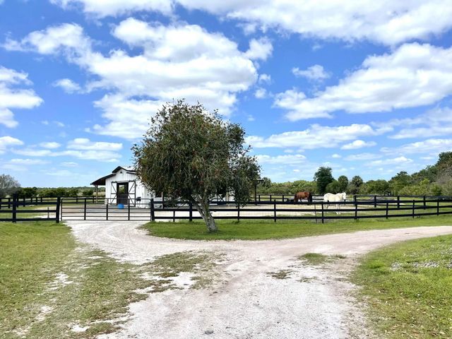 8121 NW 58th Lane, Okeechobee, FL 34972