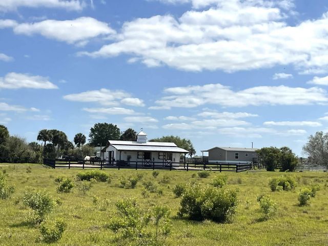 8121 NW 58th Lane, Okeechobee, FL 34972