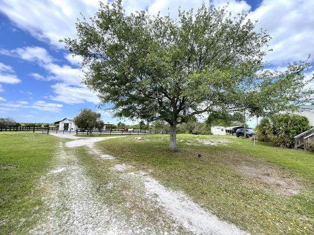 8121 NW 58th Lane, Okeechobee, FL 34972