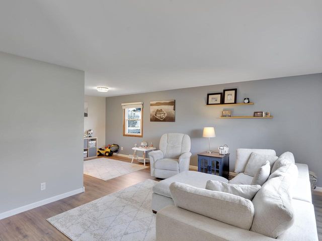 12915 W Wilbur DRIVE, New Berlin, WI 53151