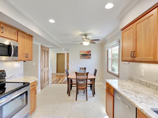 12915 W Wilbur DRIVE, New Berlin, WI 53151