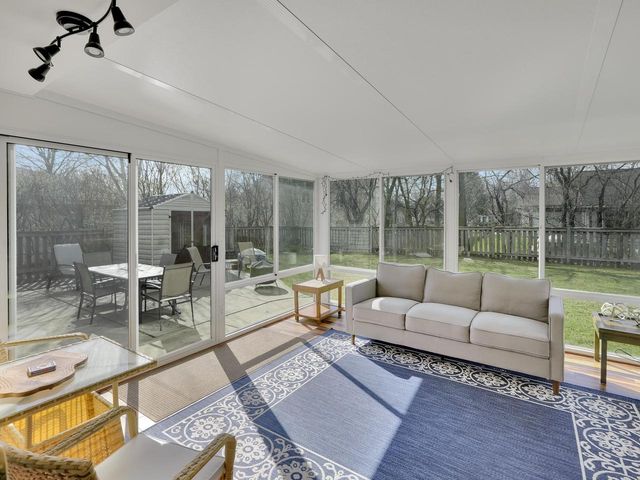 12915 W Wilbur DRIVE, New Berlin, WI 53151