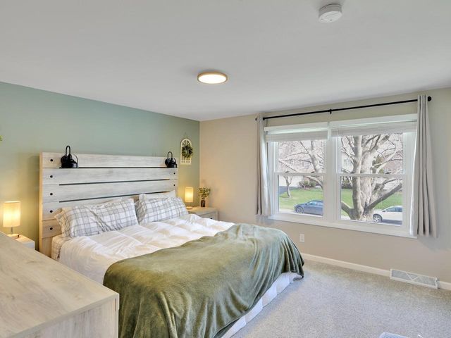 12915 W Wilbur DRIVE, New Berlin, WI 53151