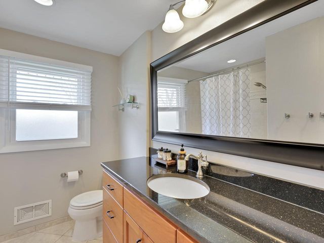 12915 W Wilbur DRIVE, New Berlin, WI 53151